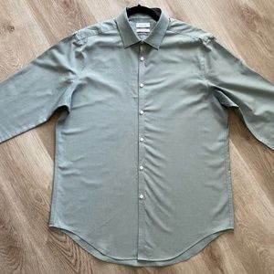 Calvin Klein Men's Dress Shirt. Green. Slim Fit. Non-Iron. 16.5-34/35.